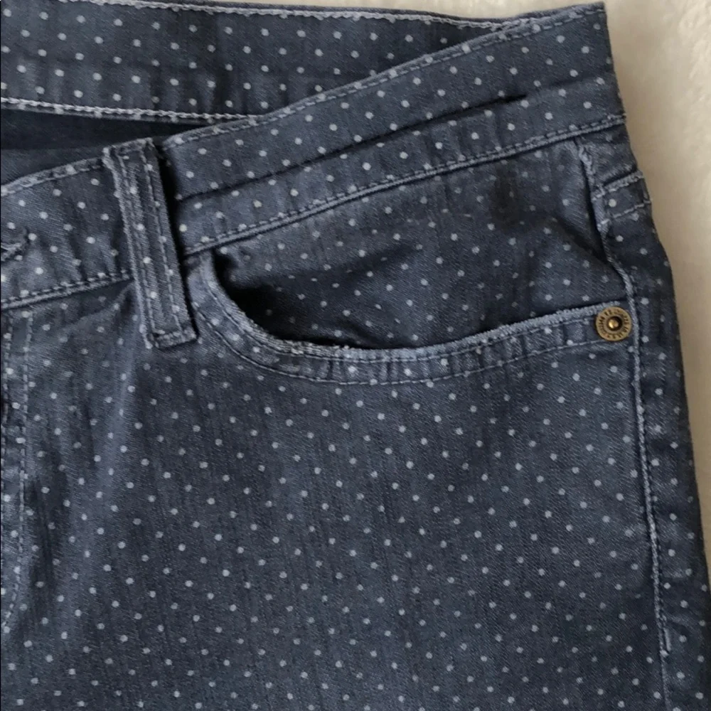 Current/Elliott Stiletto in lake, polka dot